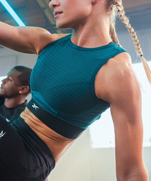 Reebok�i���[�{�b�N�j�́u�p�[�t�H���[�e�b�h �N���b�v �g�b�v [Perforated Crop Top]�i�^���N�g�b�v�j�v�b�O���[��