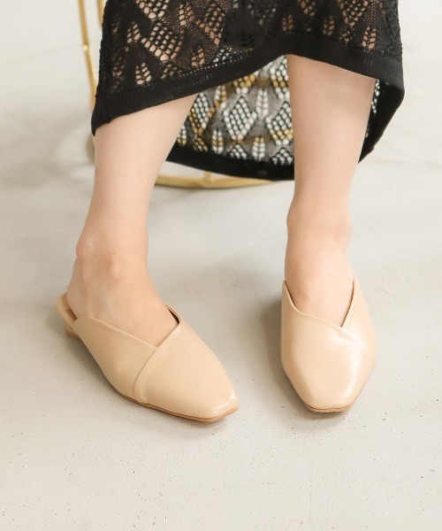 Bab（バブ）の「【WEB限定】ソフトスクエアトゥバブーシュ風スリッパフラットサンダル（サンダル・レディース・ベージュ/ブラウン・M/L）」の2枚目の写真