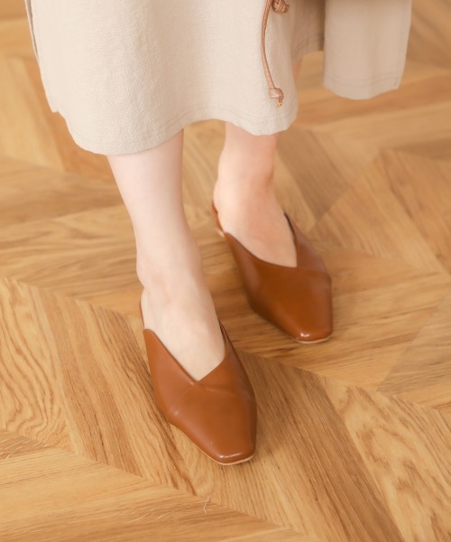 Bab（バブ）の「【WEB限定】ソフトスクエアトゥバブーシュ風スリッパフラットサンダル（サンダル・レディース・ベージュ/ブラウン・M/L）」の9枚目の写真