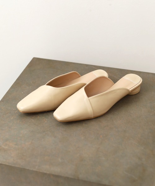 Bab（バブ）の「【WEB限定】ソフトスクエアトゥバブーシュ風スリッパフラットサンダル（サンダル・レディース・ベージュ/ブラウン・M/L）」の7枚目の写真