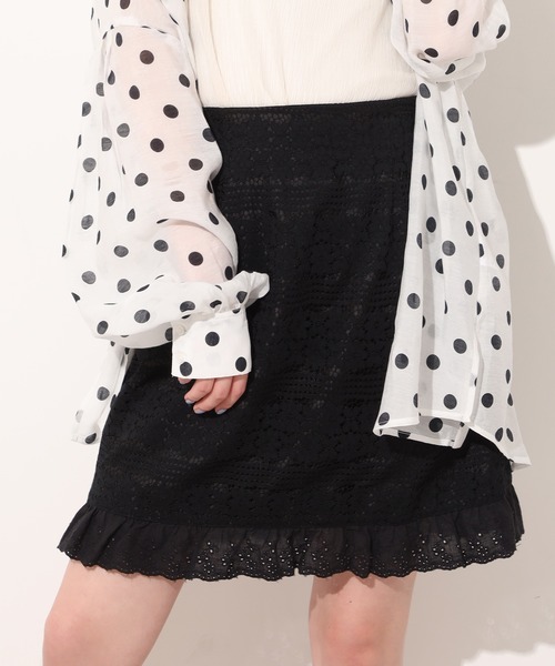 one after another NICE CLAUP(ワンアフターアナザーナイスクラップ)の「コードレーススカート(スカート・レディース・ブラック/ベージュ/オフホワイト・FREE)」の3枚目の写真