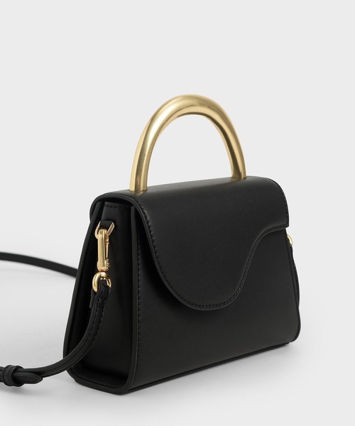 CHARLES & KEITH（チャールズ & キース）の「ツートーンアンギュラーフラップバッグ / Two-Tone Angular Flap Bag（ハンドバッグ・レディース・ブラック/ライトブラウン/ピンク・S）」の4枚目の写真