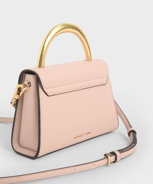 CHARLES & KEITH（チャールズ & キース）の「ツートーンアンギュラーフラップバッグ / Two-Tone Angular Flap Bag（ハンドバッグ・レディース・ブラック/ライトブラウン/ピンク・S）」の9枚目の写真