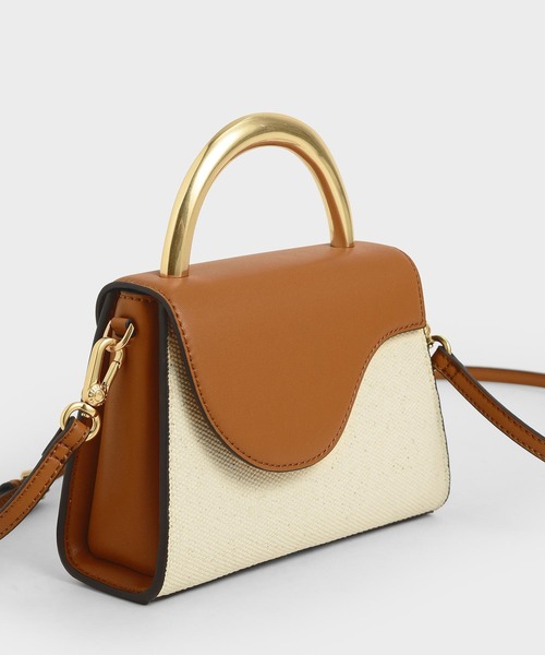 CHARLES & KEITH（チャールズ & キース）の「ツートーンアンギュラーフラップバッグ / Two-Tone Angular Flap Bag（ハンドバッグ・レディース・ブラック/ライトブラウン/ピンク・S）」の11枚目の写真