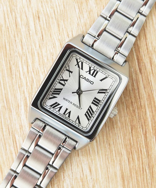 CASIO(カシオ)の「CASIO 角型メタル クォーツ スタンダード アナログ スクエアフェイス メタルバンド LTP-V007D(アナログ腕時計・レディース・シルバー/シルバー系その他2/シルバー×ブラック/シルバー系その他3/シルバー系その他/シルバー系その他4・FREE)」の6枚目の写真