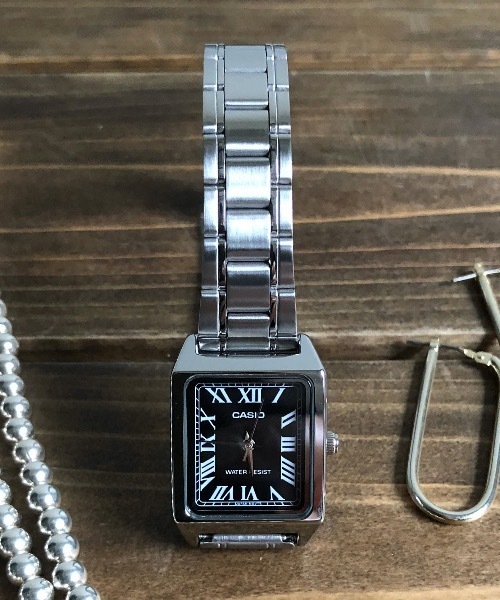 CASIO(カシオ)の「CASIO 角型メタル クォーツ スタンダード アナログ スクエアフェイス メタルバンド LTP-V007D(アナログ腕時計・レディース・シルバー/シルバー系その他2/シルバー×ブラック/シルバー系その他3/シルバー系その他/シルバー系その他4・FREE)」の14枚目の写真