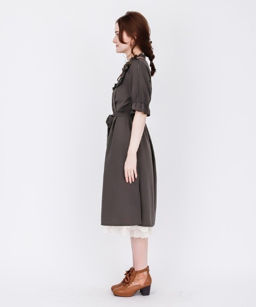 axes femme（アクシーズファム）の「ブローチ付ブラウス