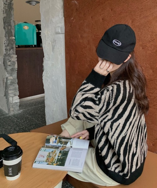 yuue' ( wear )（ユーイ）の「アニマル柄オーバーサイズニットトップス / ゼブラ柄クルーネックドロップショルダーニット（ニット/セーター・レディース・ブラック/ブラウン・FREE）」の16枚目の写真