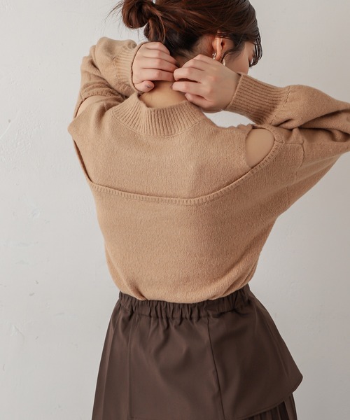 natural couture（ナチュラルクチュール）の「ショルダースリットブークレーニット（ニット/セーター・レディース・ベージュ/グレー/オフホワイト/グリーン・FREE）」の4枚目の写真