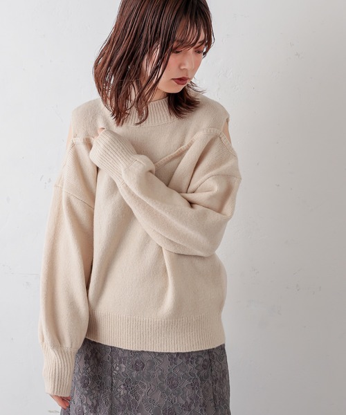 natural couture（ナチュラルクチュール）の「ショルダースリットブークレーニット（ニット/セーター・レディース・ベージュ/グレー/オフホワイト/グリーン・FREE）」の5枚目の写真