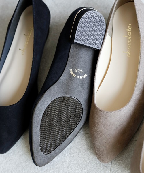 chocolates(チョコラテス)の「晴雨兼用 ポインテッドローヒールパンプス【日本製】(パンプス・レディース・ライトピンク/マスタード/ブラック/ライトグリーン/ライトグレー/ブラック系その他/モカ/ベージュ・22cm/24cm/23.5cm/23cm/22.5cm/24.5cm/25cm)」の13枚目の写真