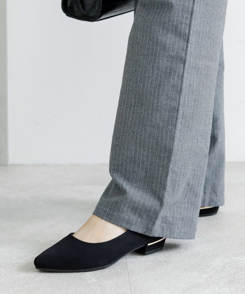 chocolates(チョコラテス)の「晴雨兼用 ポインテッドローヒールパンプス【日本製】(パンプス・レディース・ライトピンク/マスタード/ブラック/ライトグリーン/ライトグレー/ブラック系その他/モカ/ベージュ・22cm/24cm/23.5cm/23cm/22.5cm/24.5cm/25cm)」の15枚目の写真