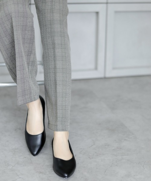 chocolates(チョコラテス)の「晴雨兼用 ポインテッドローヒールパンプス【日本製】(パンプス・レディース・ライトピンク/マスタード/ブラック/ライトグリーン/ライトグレー/ブラック系その他/モカ/ベージュ・22cm/24cm/23.5cm/23cm/22.5cm/24.5cm/25cm)」の10枚目の写真