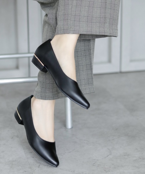 chocolates(チョコラテス)の「晴雨兼用 ポインテッドローヒールパンプス【日本製】(パンプス・レディース・ライトピンク/マスタード/ブラック/ライトグリーン/ライトグレー/ブラック系その他/モカ/ベージュ・22cm/24cm/23.5cm/23cm/22.5cm/24.5cm/25cm)」の16枚目の写真