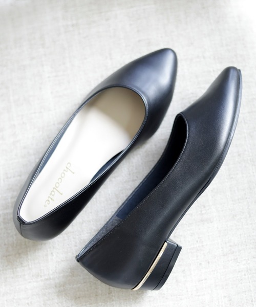 chocolates(チョコラテス)の「晴雨兼用 ポインテッドローヒールパンプス【日本製】(パンプス・レディース・ライトピンク/マスタード/ブラック/ライトグリーン/ライトグレー/ブラック系その他/モカ/ベージュ・22cm/24cm/23.5cm/23cm/22.5cm/24.5cm/25cm)」の9枚目の写真