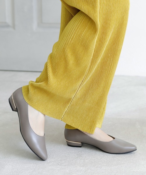 chocolates(チョコラテス)の「晴雨兼用 ポインテッドローヒールパンプス【日本製】(パンプス・レディース・ライトピンク/マスタード/ブラック/ライトグリーン/ライトグレー/ブラック系その他/モカ/ベージュ・22cm/24cm/23.5cm/23cm/22.5cm/24.5cm/25cm)」の14枚目の写真