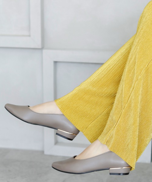 chocolates(チョコラテス)の「晴雨兼用 ポインテッドローヒールパンプス【日本製】(パンプス・レディース・ライトピンク/マスタード/ブラック/ライトグリーン/ライトグレー/ブラック系その他/モカ/ベージュ・22cm/24cm/23.5cm/23cm/22.5cm/24.5cm/25cm)」の17枚目の写真