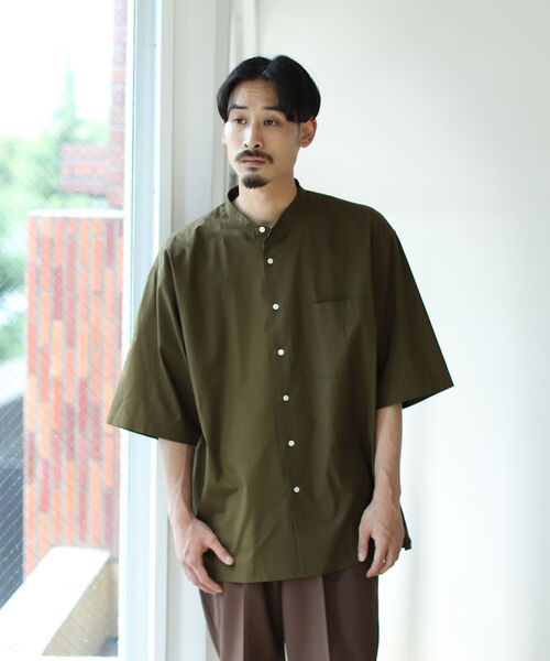 BEAMS（ビームス）の「BEAMS / バンドカラー イージー 5分袖 シャツ（シャツ/ブラウス・メンズ・ベージュ/ネイビー/オリーブ・MEDIUM/X-LARGE/SMALL/LARGE）」の2枚目の写真