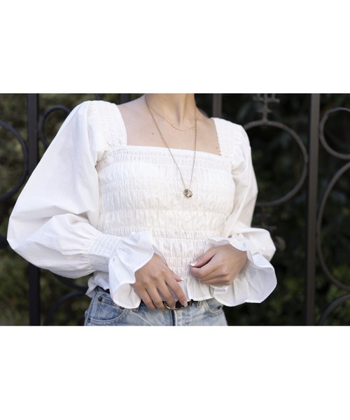 SHEER flow(シアーフロウ)の「【インフルエンサー Lizプロデュースアイテム】シャーリングブラウス(シャツ/ブラウス・レディース・ブラック/ホワイト・FREE)」の11枚目の写真