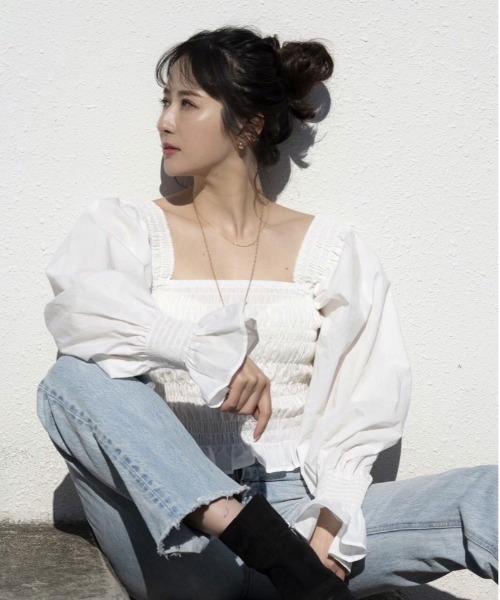 SHEER flow(シアーフロウ)の「【インフルエンサー Lizプロデュースアイテム】シャーリングブラウス(シャツ/ブラウス・レディース・ブラック/ホワイト・FREE)」の8枚目の写真