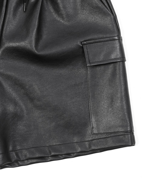 Figments(フィグメンツ)の「合皮ショートパンツ(その他パンツ・レディース・ホワイト/ブラック・SMALL/MEDIUM)」の5枚目の写真