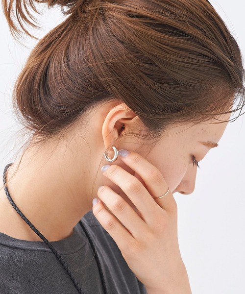 plage（プラージュ）の「【wolf circus/ウルフサーカス】ABBIE HOOPS ピアス◆（ピアス（両耳用）・レディース・シルバー・FREE）」の3枚目の写真