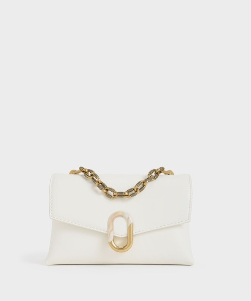 CHARLES & KEITH（チャールズ & キース）の「チェーンストラップ エンベロープクロスボディバッグ / Chain Strap