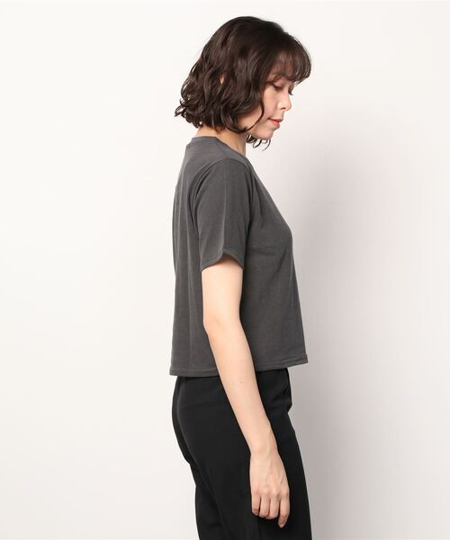 Figments（フィグメンツ）の「ワンポイントクロップドTシャツ（Tシャツ/カットソー・レディース・スミクロ/サックスブルー/グレー・FREE）」の4枚目の写真