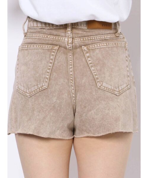 EVRIS（エヴリス）の「BASICデニムショートパンツ（デニムパンツ・レディース・カーキ/ベージュ/ブラウン・SMALL/MEDIUM）」の5枚目の写真