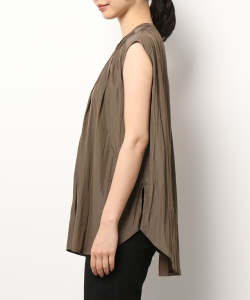 OUVRAGE CLASSE（ウヴラージュクラス）の「ギャザーノースリーブブラウス（シャツ/ブラウス・レディース・アイボリー/モカ/グレイッシュベージュ・FREE）」の19枚目の写真