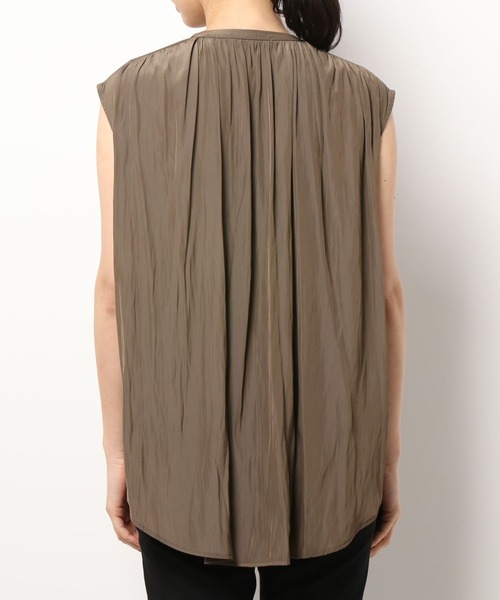 OUVRAGE CLASSE（ウヴラージュクラス）の「ギャザーノースリーブブラウス（シャツ/ブラウス・レディース・アイボリー/モカ/グレイッシュベージュ・FREE）」の20枚目の写真