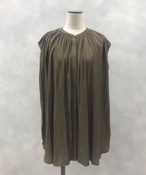 OUVRAGE CLASSE（ウヴラージュクラス）の「ギャザーノースリーブブラウス（シャツ/ブラウス・レディース・アイボリー/モカ/グレイッシュベージュ・FREE）」の14枚目の写真