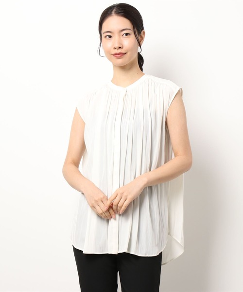 OUVRAGE CLASSE（ウヴラージュクラス）の「ギャザーノースリーブブラウス（シャツ/ブラウス・レディース・アイボリー/モカ/グレイッシュベージュ・FREE）」の10枚目の写真