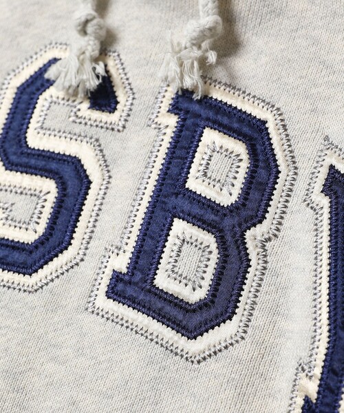 FREAK'S STORE(フリークスストア)の「WEB限定 GERRY COSBY×FREAK'S STORE/ジェリーコスビー 別注 ビッグシルエット カレッジロゴ プルオーバーパーカー/フーディー/刺繍(パーカー・メンズ・ブラック/ダークグリーン/ネイビー/杢グレー・SMALL/MEDIUM/LARGE/X-LARGE)」の14枚目の写真