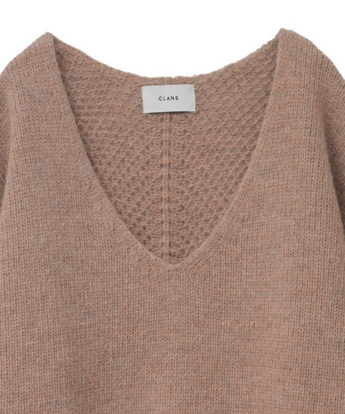 CLANE（クラネ）の「BACK OPEN CABLE V NECK KNIT TOPS（ニット/セーター・レディース・ホワイト/ブラック/ピンク・1/2）」の22枚目の写真