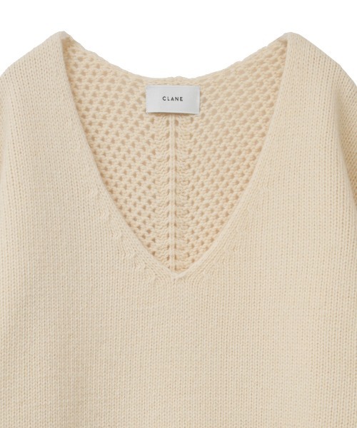 CLANE（クラネ）の「BACK OPEN CABLE V NECK KNIT TOPS（ニット/セーター・レディース・ホワイト/ブラック/ピンク・1/2）」の11枚目の写真