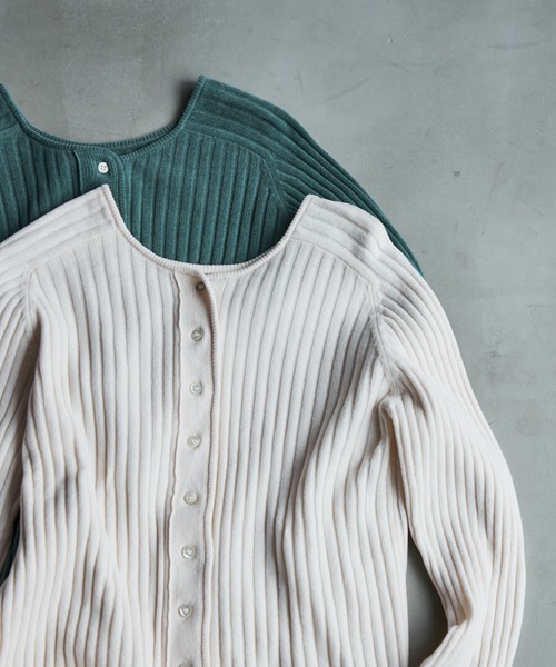 SALON adam et rope'(サロン アダム エ ロペ)の「【極上の肌ざわり】2WAYリブプルオーバー -CreamyCotton /クリーミーコットン-(カーディガン/ボレロ・レディース・ベージュ/オフホワイト/グリーン・FREE)」の2枚目の写真