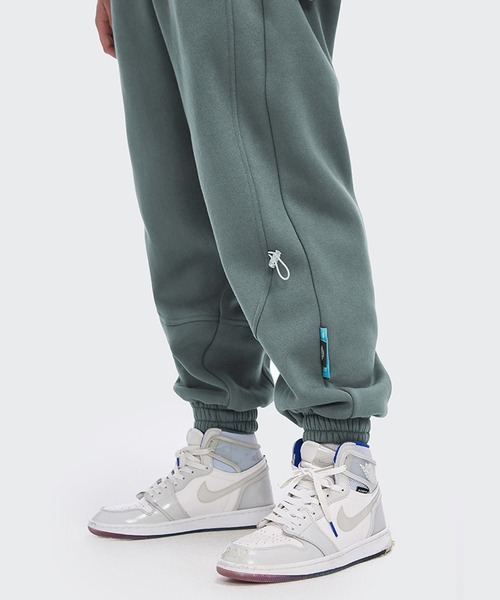 CORPUS TOKYO（コーパス トーキョー）の「Lazy Tokyo 裏起毛スエットパンツ【セットアップ対応】（スウェットパンツ・メンズ・ライトグレー/ブラック/ベージュ/カーキ/ブルーグレー/チャコール・1/2/4/3）」の20枚目の写真