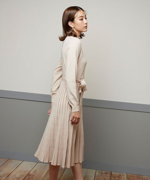 ketty(ケティ)の「チラ見せ配色で華やぎ エレガントニットワンピース ≪手洗い可能≫(ワンピース・レディース・ベージュ系その他/ブラック系その他/ワインレッド/ブルー系その他・M)」の13枚目の写真