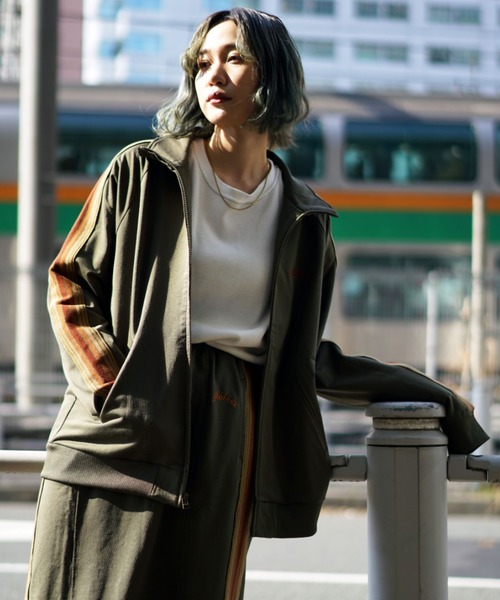 AVIREX（アヴィレックス）の「TRACK JACKET/ トラックジャケット（ジャージ・レディース・ホワイト/ブラック/オリーブ・MEDIUM/LARGE/X-LARGE/2XL）」の19枚目の写真