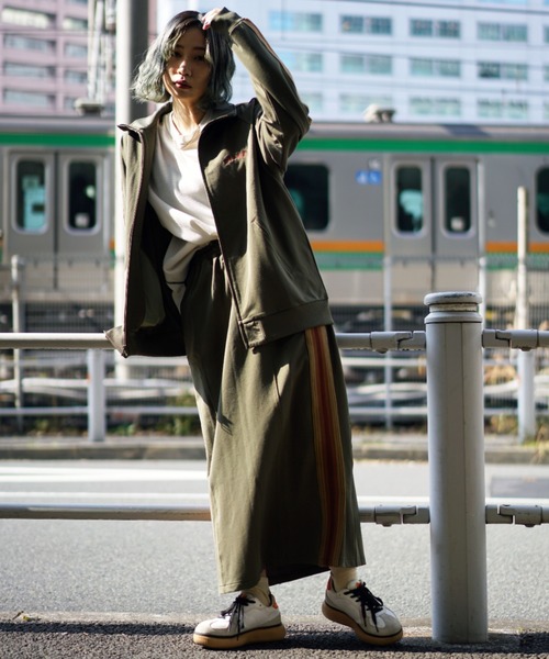 AVIREX（アヴィレックス）の「TRACK JACKET/ トラックジャケット（ジャージ・レディース・ホワイト/ブラック/オリーブ・MEDIUM/LARGE/X-LARGE/2XL）」の8枚目の写真