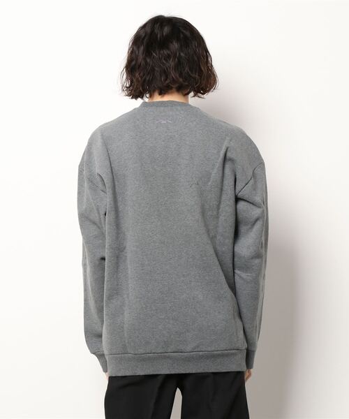 BENETTON (UNITED COLORS OF BENETTON)（ベネトンユナイテッドカラーズオブベネトン）の「ドロップショルダーラウンドネックスウェットトレーナー（スウェット・メンズ・ラベンダー/グレー・SMALL/MEDIUM/LARGE/X-SMALL）」の5枚目の写真