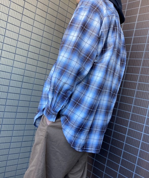 HEYUMM（ヘユム）の「オンブレチェックルーズバンドカラーシャツ（シャツ/ブラウス・レディース・ホワイト系その他/ブルー系その他/レッド系その他・ONE）」の5枚目の写真