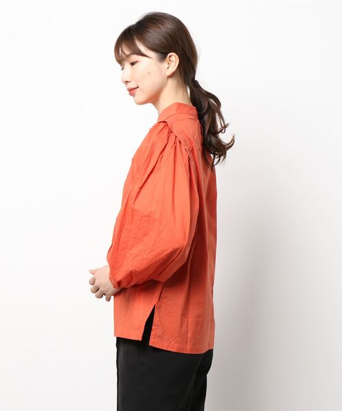 Q（キュー）の「ボリュームスリーブコットンブラウス（シャツ/ブラウス・レディース・オレンジ/アイボリー・MEDIUM）」の3枚目の写真