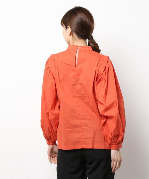 Q（キュー）の「ボリュームスリーブコットンブラウス（シャツ/ブラウス・レディース・オレンジ/アイボリー・MEDIUM）」の4枚目の写真