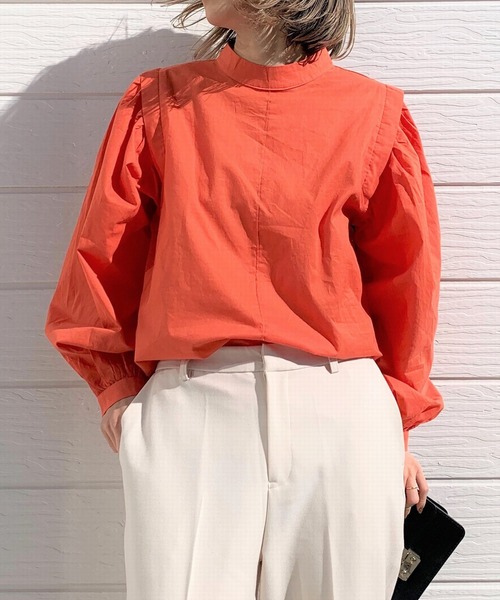 Q（キュー）の「ボリュームスリーブコットンブラウス（シャツ/ブラウス・レディース・オレンジ/アイボリー・MEDIUM）」の2枚目の写真