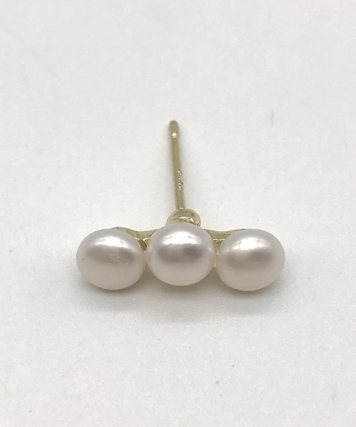 Futier land(フューティアランド)の「3パールチビピアス(ピアス(両耳用)・レディース・ゴールド・FREE)」の3枚目の写真