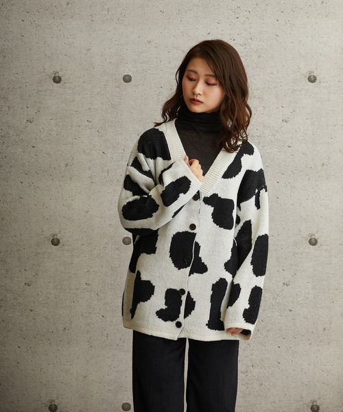 L.H.P(エルエイチピー)の「courage/クラージュ/総柄オーバーサイズシルエットニットカーディガン(カーディガン/ボレロ・レディース・グリーン/ブラック/パープル・FREE)」の4枚目の写真