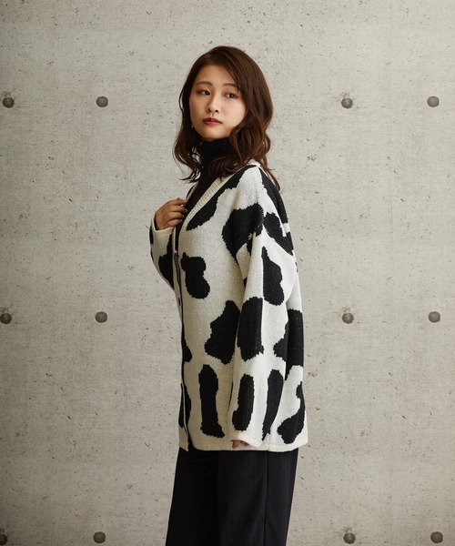 L.H.P(エルエイチピー)の「courage/クラージュ/総柄オーバーサイズシルエットニットカーディガン(カーディガン/ボレロ・レディース・グリーン/ブラック/パープル・FREE)」の6枚目の写真