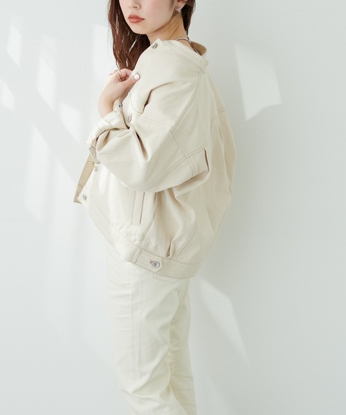 natural couture(ナチュラルクチュール)の「程よい抜け感が魅力 ピンタックデザインバンドカラーGジャン(デニムジャケット・レディース・ブラック/インディゴブルー/アイボリー・FREE)」の7枚目の写真